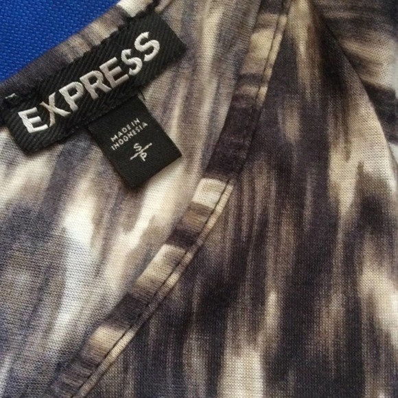 3/$12 Express top size small. - Picture 2 of 4